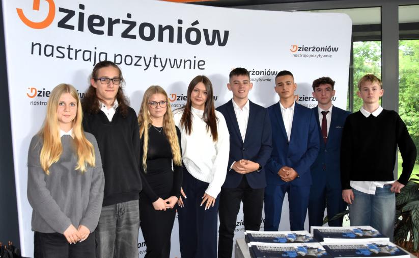 Młodzieżowa Rada Miasta - zdjęcie pamiątkowe.