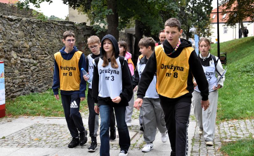 Uczestnicy Gry Terenowej po przekroczeniu punktu Meta.