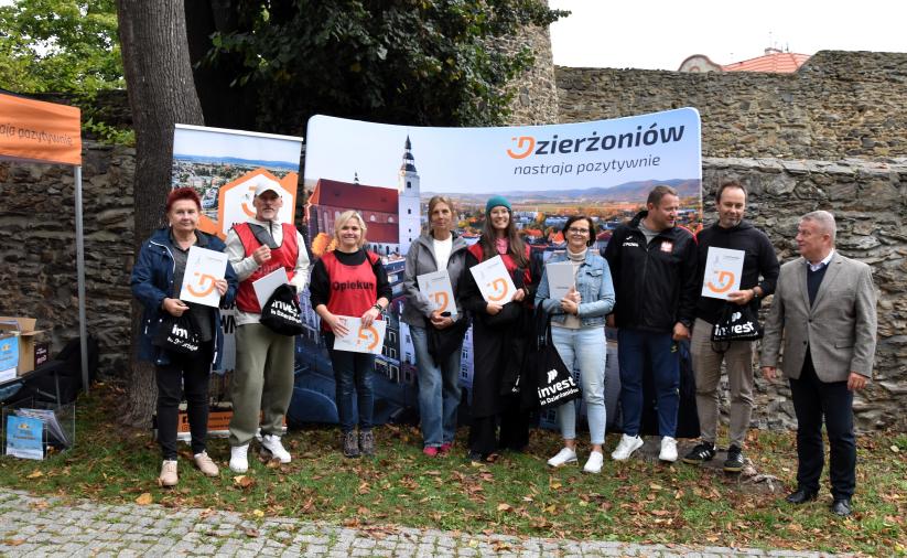 Opiekunowie uczniów biorących udział w Grze Terenowej.