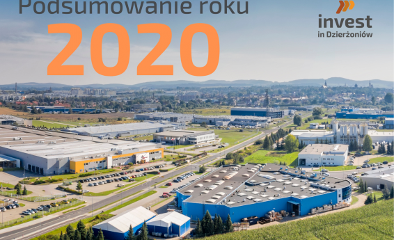 Zdjęcie hal produkcyjnych zlokalizowanych w podstrefie Dzierżoniów z lotu ptaka. Na zdjęciu  napis: podsumowanie 2020 roku i logo Invest in Dzierżoniów