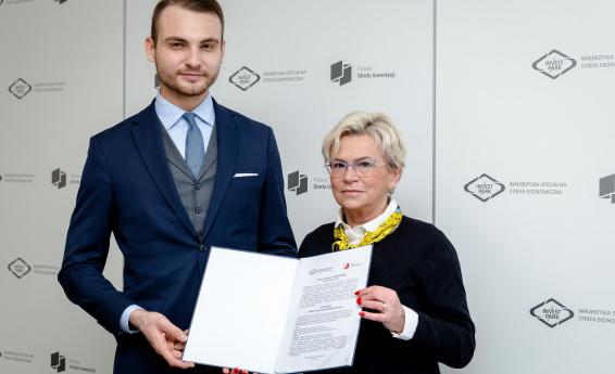 Handing over the decision to support the investment