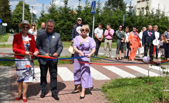 The ceremonial opening of Aleja Lilakowa Przedsiębiorców, cutting the ribbon