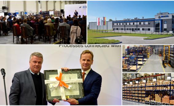 Opening of the Beewatec Sp. z o.o. The mayor of Dzierżoniów gives a gift to the company's director.