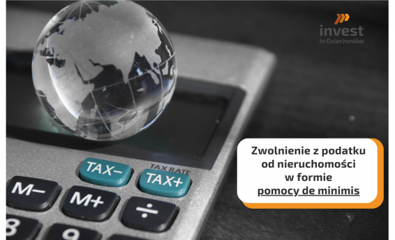  Zwolnienie z podatku  od nieruchomości  w formie  pomocy de minimis. W tle kalkulator na ciemnym tle. Logo Invest in Dzierżoniów.