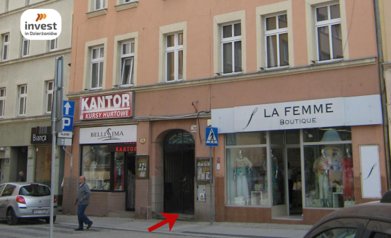 Widok na kamienicę przy Rynku 51 w Dzierżoniowie.