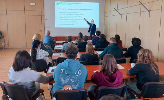 Participants watching the presentation during the lucture.