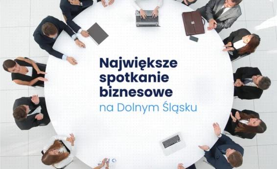 Grupa osób siedzi przy okragłym stole. Napis: Business Mixer Największe spotkanie networkingowe na Dolnym Śląsku.
